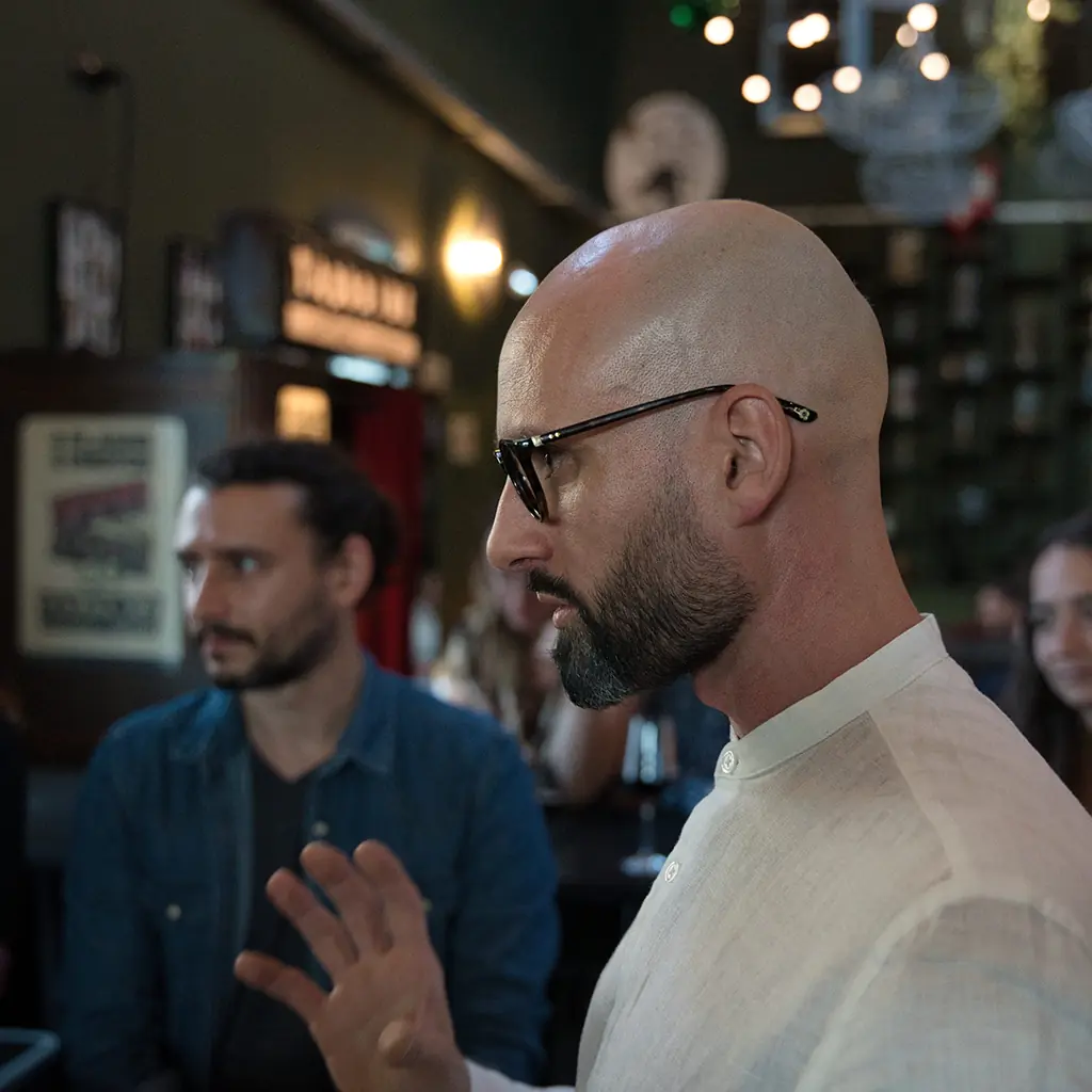 Zachary en Close-up mentalisme avec des collaborateurs